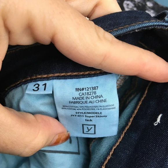 Yummie Women's Size 31 Dark Washed Blue Super Skinny Jeans - Picture 6 of 6
